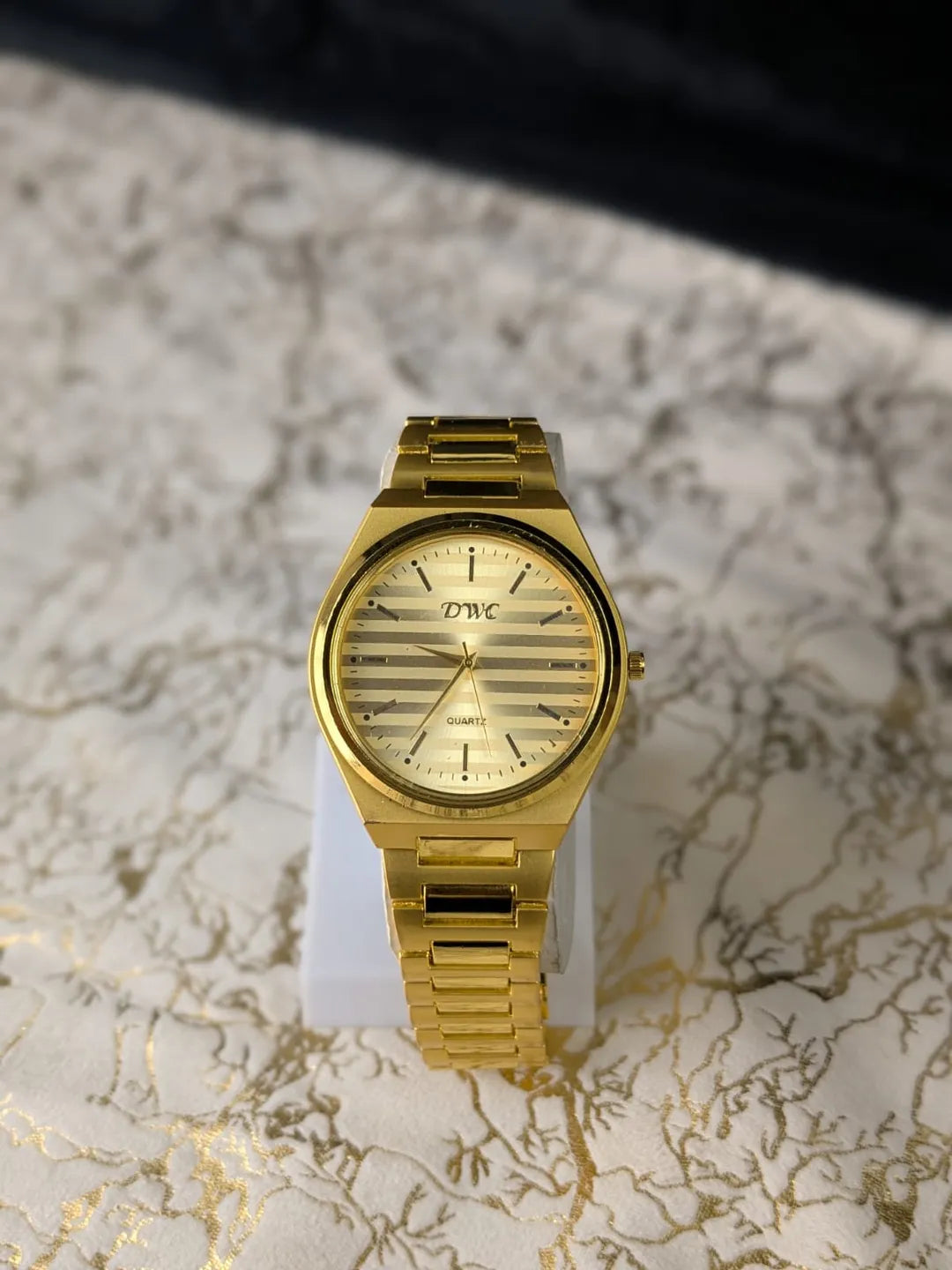 Kronavian Velora™ — Comfort Fit Stainless Steel Watch