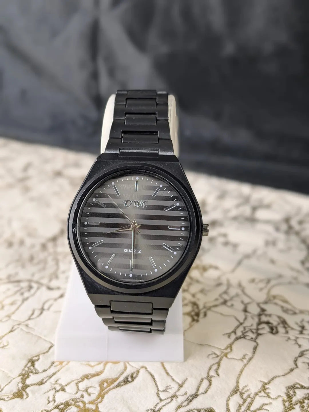 Kronavian Velora™ — Comfort Fit Stainless Steel Watch