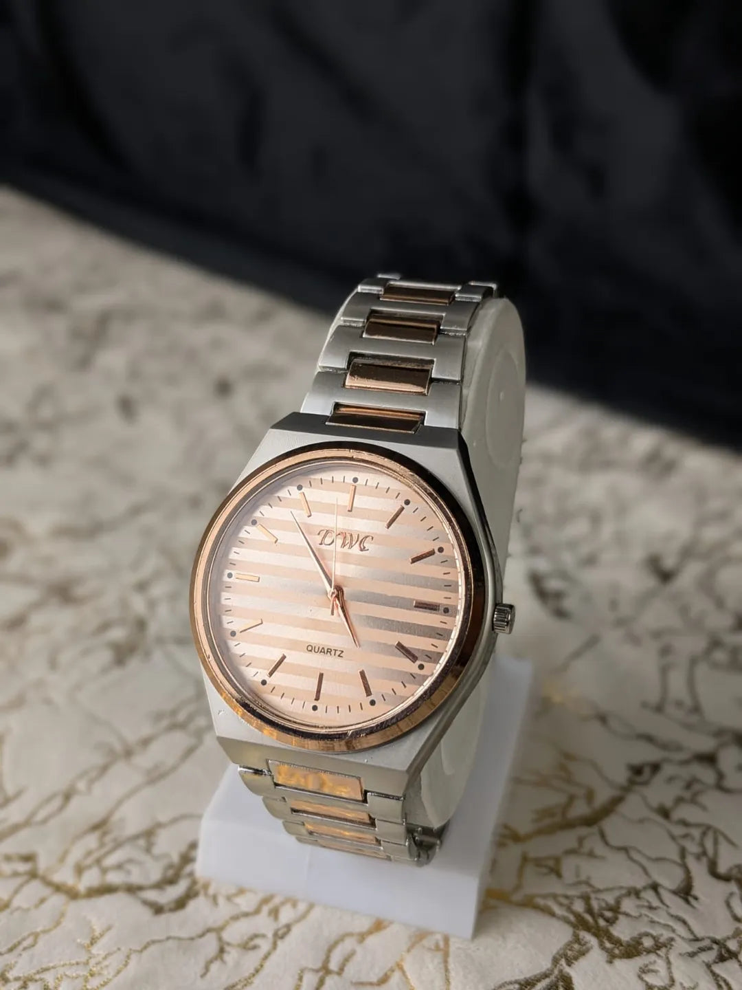 Kronavian Velora™ — Comfort Fit Stainless Steel Watch